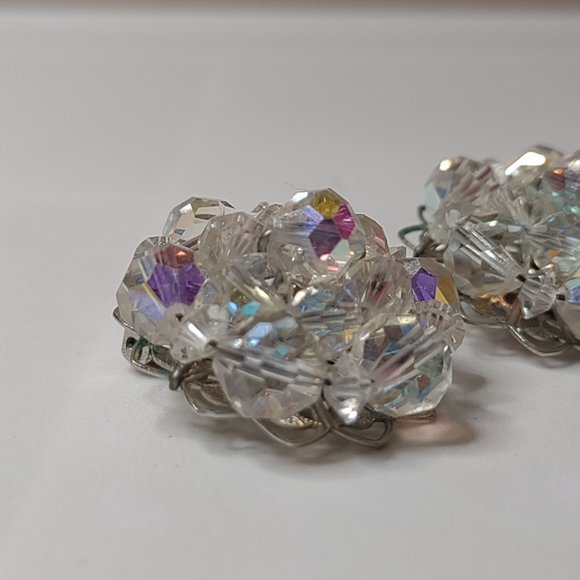 Pretty Vintage Glass Clip On Earrings - Picture 6 of 12